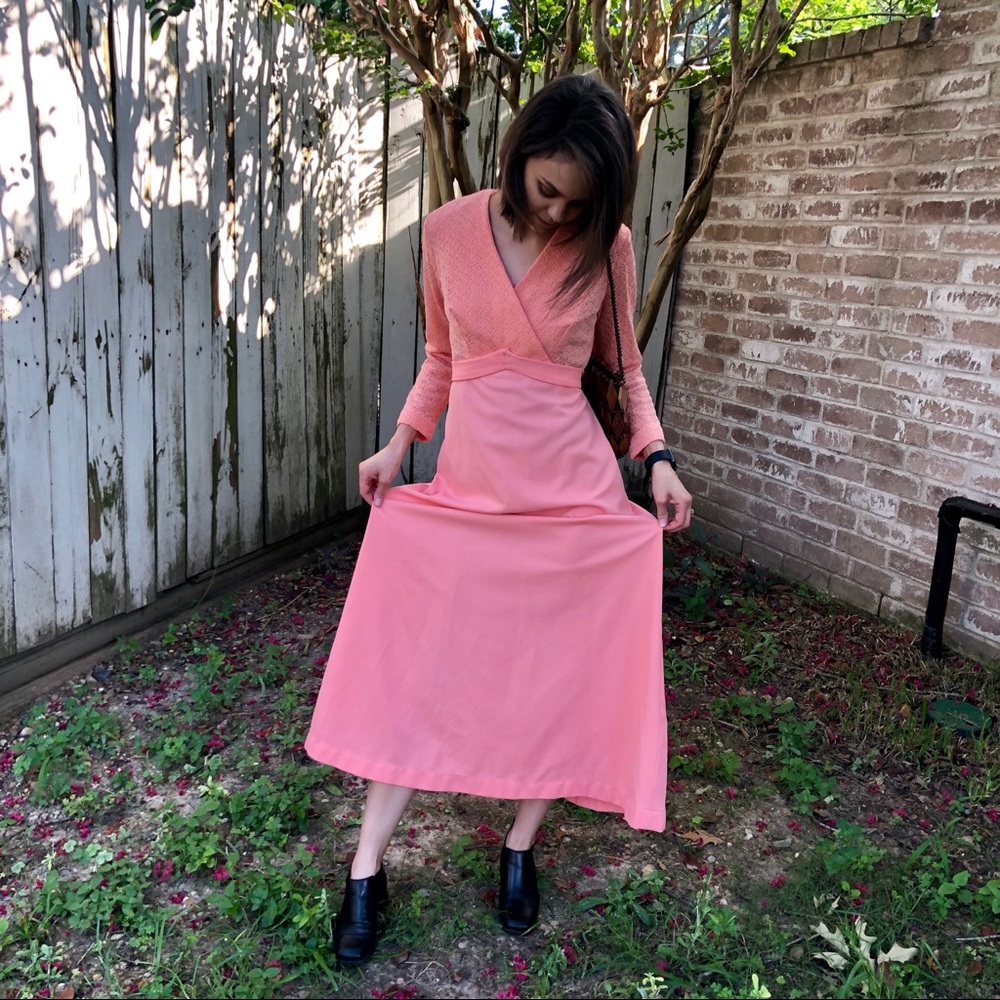VINTAGE 1970S CORAL LACE MAXI 🦐
